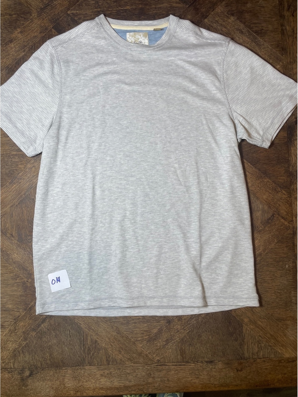 Tasso Elba Island UPF Sun light grey stripe tee shirt size Large EUC- 014